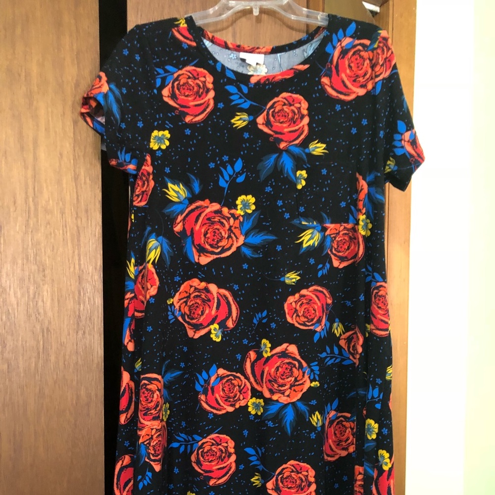 Small LuLaRoe Carly. EUC Black with orange flowers